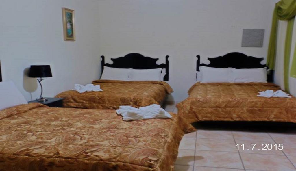 Uw Oasis Hotel La Ceiba Room photo